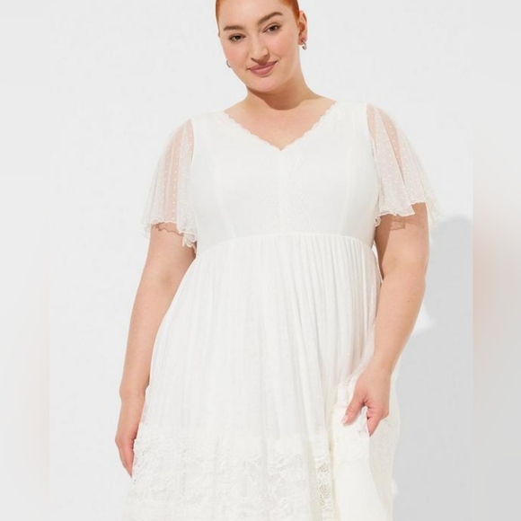 Torrid Ivory Lace A-line Boho Wedding Dress - Picture 4 of 8